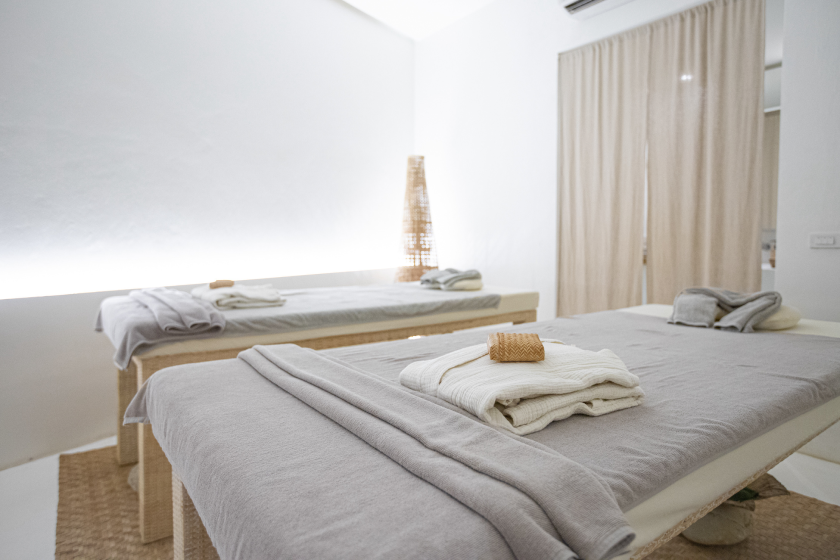 rzero-hospitality-and-travel uv disinfection for hotels